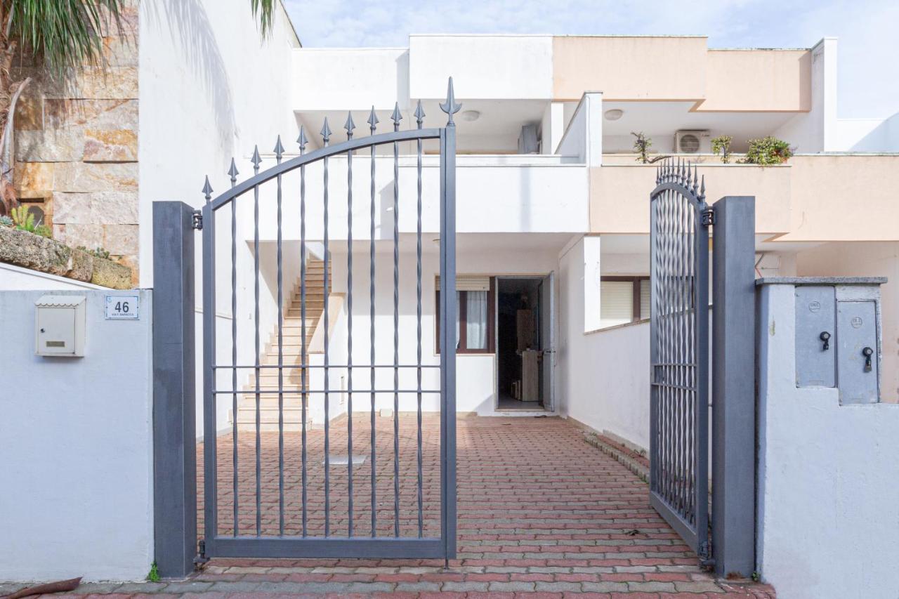 Appartamento A 150 M Dal Mare Climatizzato Con Bellissimo Patio Esterno Torre Pali Ngoại thất bức ảnh
